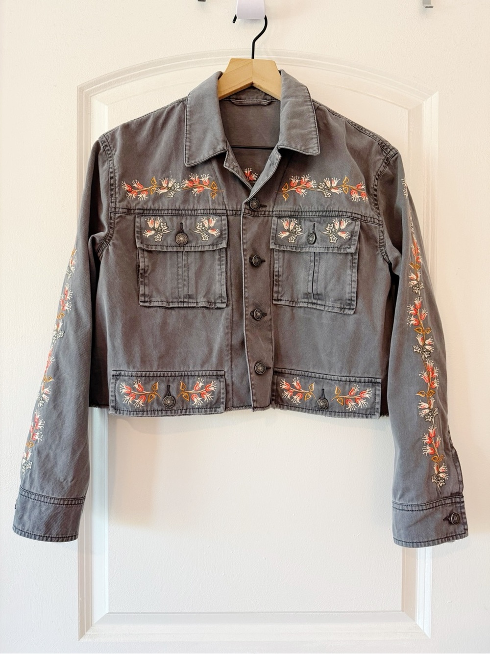 CINQ A CEPT Embroidered Cropped Denim Jacket Gray - Picture 3 of 10